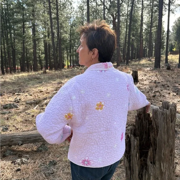 Upcycled from a quilt pastel pink and flower crop jacket - Picture 5 of 11